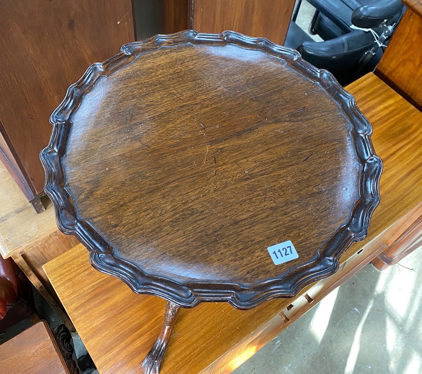A George III style circular mahogany wine table, diameter 45cm, height 63cm